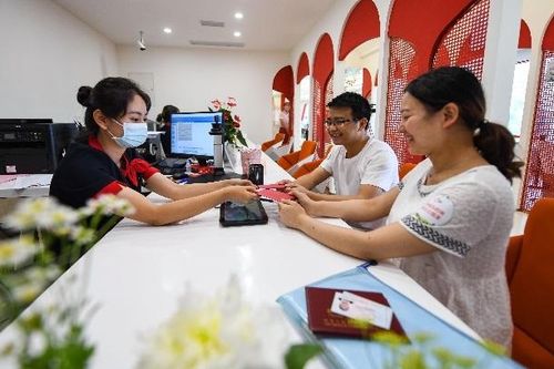 Xu hướng hoài cổ đăng hỷ sự lên báo in gây sốt tại Trung Quốc