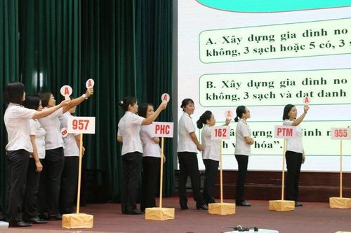 Cán bộ phụ nữ Vùng 4 Hải quân thi tài