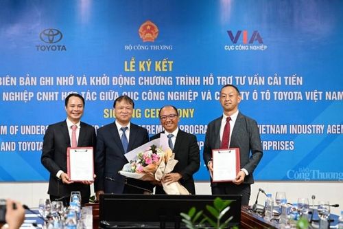 Ký Biên bản ghi nhớ với Toyota Việt Nam về hợp tác, khởi động hoạt động hỗ trợ tư vấn doanh nghiệp