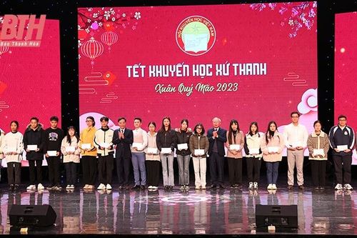Tiếp sức học sinh nghèo tới trường