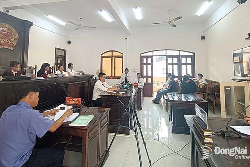 Mâu thuẫn chuyện đậu xe, dùng dao đâm người, lãnh 8 năm tù