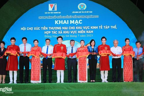 Khai mạc Hội chợ xúc tiến thương mại kinh tế tập thể khu vực miền Nam