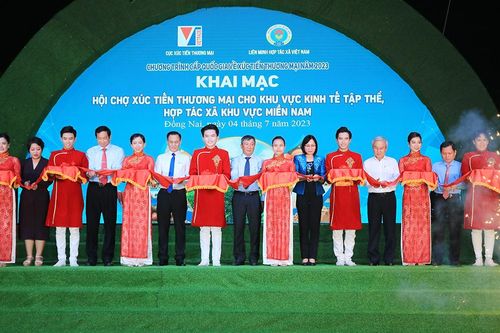 Khai mạc Hội chợ xúc tiến thương mại kinh tế tập thể khu vực miền Nam