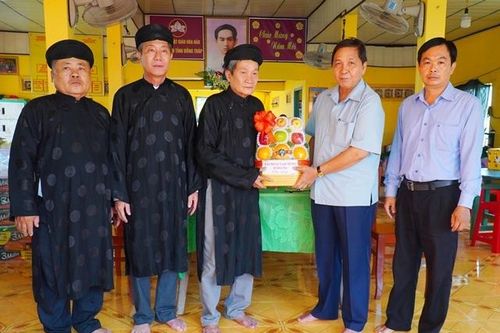 Thăm, chúc mừng kỷ niệm 84 năm ngày Khai sáng đạo Phật giáo Hòa Hảo