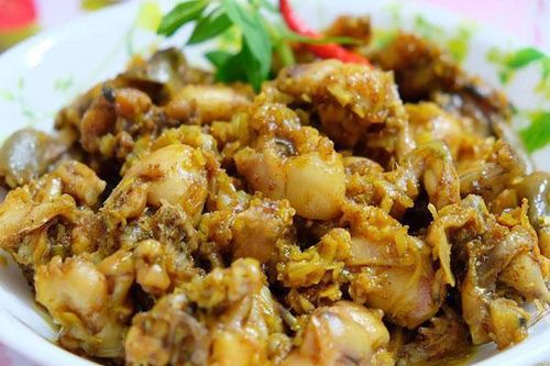 Ếch nhảy lên bàn, mẹ xào sả, ớt...
