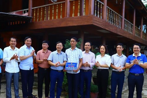 Khánh thành công trình 'Thắp sáng đường quê' và mô hình khu dân cư liền kề tại xã Kim Sơn