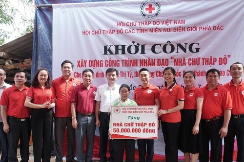 Khởi công nhà tình thương và tham quan mô hình hỗ trợ sinh kế