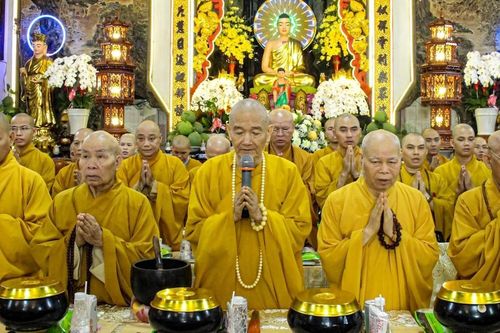 Lễ sớt bát cúng dường tại trường hạ tổ đình Phổ Quang (Q.Phú Nhuận) và chùa Pháp Quang (Q.8)