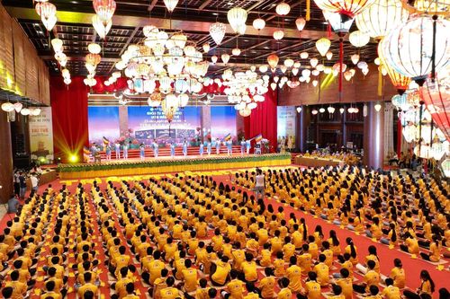 1.000 khóa sinh Chùa Tam Chúc xếp hình Bản đồ Việt Nam cầu quốc thái dân an, tri ân các anh hùng liệt sĩ