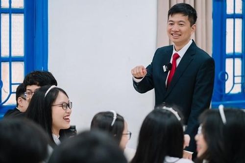Hạnh phúc vỡ òa của người thầy khi 31/31 học sinh trong lớp đều đỗ chuyên Toán - Tin