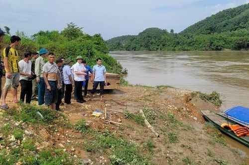 Thi thể bé trai 7 tuổi mất tích trên sông Lô đã được tìm thấy