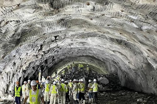 Thông hầm xuyên núi dài nhất trên cao tốc Bắc - Nam