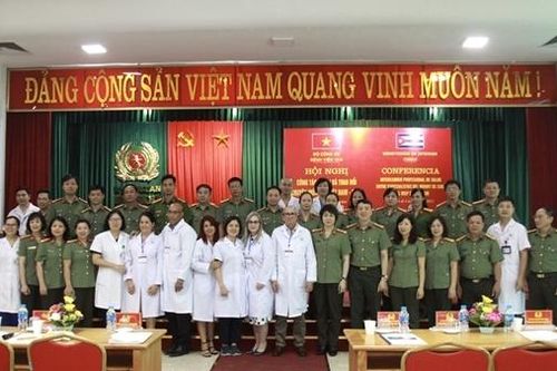Trao đổi kinh nghiệm giữa cán bộ y tế CAND và Bệnh viện CIMEQ Bộ Nội vụ Cuba