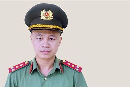 Đại úy Công an kịp thời cứu cháu bé bị đuối nước ở hồ Dục Quang