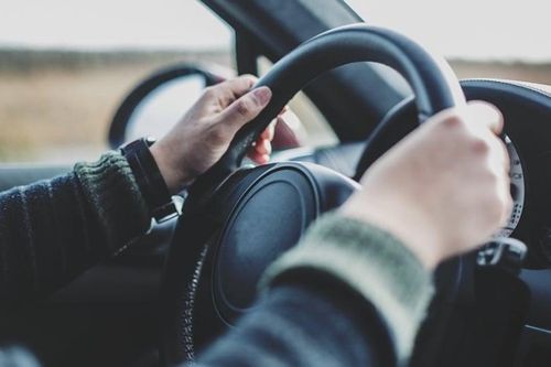 Những nguyên nhân khiến vô lăng ô tô rung lắc