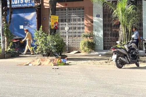 Va chạm với ô tô tải, người đàn ông 59 tuổi đi xe máy tử vong thương tâm