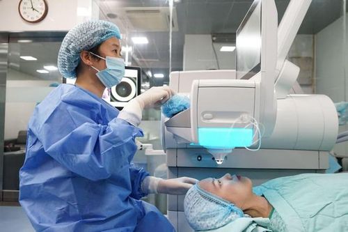 Chỉ 8 giây để mắt sáng 10/10 với phương pháp phẫu thuật SMILE pro tại Bệnh viện Mắt Quốc tế DND