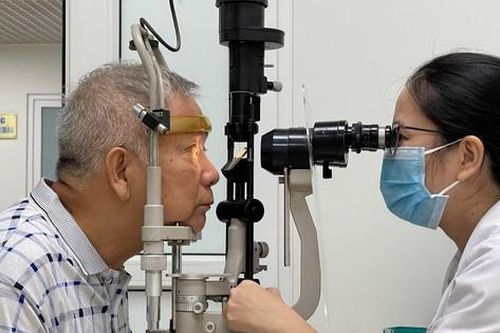 Hơn 200 đối tượng chính sách được tư vấn, khám sức khỏe miễn phí