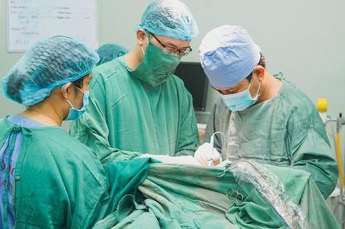 Cứu thành công bé sơ sinh 26 ngày tuổi bị xuất huyết não