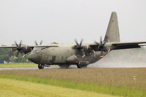 Vận tải cơ huyền thoại C-130J của Anh chính thức 'nhận sổ hưu'