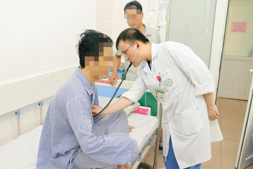 Người đàn ông vỡ tim, chết lâm sàng sau khi bị ho sốt