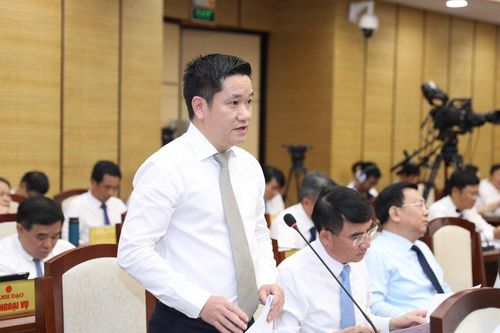 Giám đốc các sở giải trình việc chậm trễ xây dựng các quy trình nội bộ
