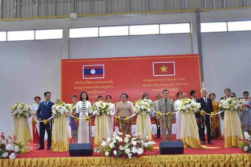 Khánh thành 'Nhà thể thao đa năng' tại thành phố Kaysone Phomvihane
