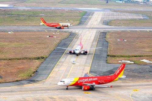 Xử lý sự cố hai máy bay suýt va nhau tại sân bay Nội Bài