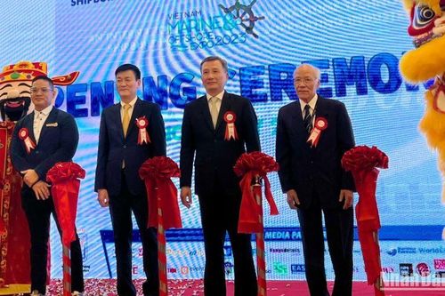 Hơn 100 doanh nghiệp tham gia Triển lãm hàng hải và đóng tàu
