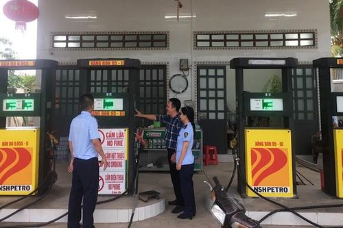 Phát hiện doanh nghiệp bán 2.600 lít xăng RON 95-III không đạt chất lượng
