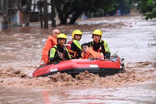 Trung Quốc ứng phó khẩn cấp mưa lũ gây thiệt hại lớn