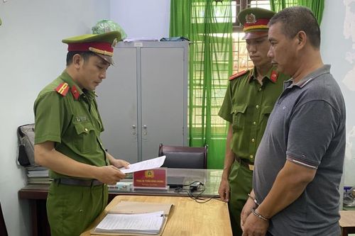'Nổ' quen cán bộ thành phố để lừa 'chạy việc'