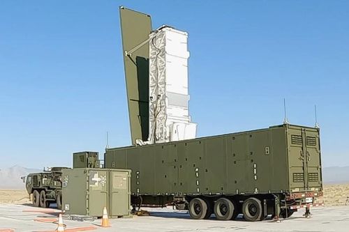 Tomahawk và SM-6 khai hỏa thành công trên cùng bệ phóng