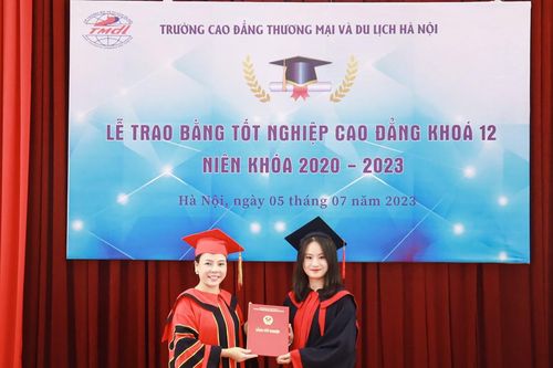 Gần 500 tân cử nhân HCCT đón nhận bằng tốt nghiệp