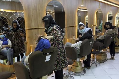 Taliban cấm các thẩm mỹ viện dành cho phụ nữ ở Afghanistan