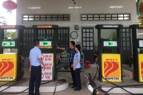 Cần Thơ: Phát hiện 1 doanh nghiệp đang bán hơn 2.600 lít xăng không đạt chất lượng