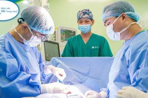 Ghép thận tự thân cứu sống bé trai 1 tuổi bị cao huyết áp, suy tim