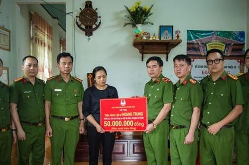 Học viện Cảnh sát nhân dân thăm gia đình các cán bộ, chiến sĩ hy sinh và bị thương tại Đắk Lắk