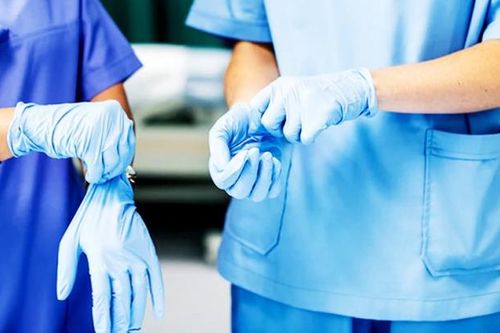 Truy tố giám đốc lừa bán găng tay y tế chiếm đoạt 75 tỷ đồng