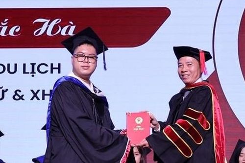 Đại học Duy Tân vinh danh 3.200 trí thức trẻ