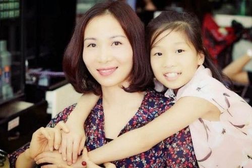 Trao hơn 41 triệu đồng đến chị Lê Thị Huệ bị ung thư nuôi con nhỏ