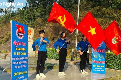 Thiêng liêng Lễ chào cờ 'Tôi yêu Tổ quốc tôi' nơi biên cương xứ Nghệ