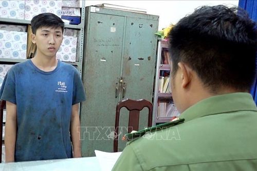 Tạm giữ hình sự đối tượng tàng trữ, sử dụng, mua bán vũ khí quân dụng