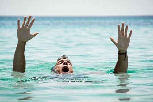 Quảng Bình: Người đàn ông đuối nước khi thả lưới trên sông