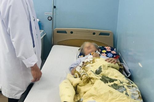 Sau khi ăn cháo hải sản, cụ bà phải cấp cứu khẩn vì lý do bất ngờ