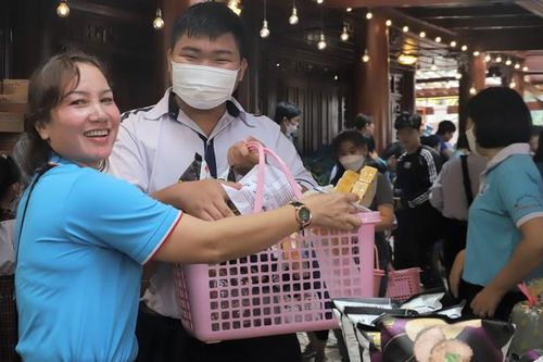 Kết quả nửa nhiệm kỳ thực hiện Nghị quyết Đại hội Đảng XIII: Cần quyết sách thiết thực để đảm bảo an sinh xã hội