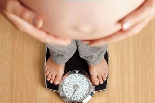 Mẹ tự hào đẻ con nặng cân, bác sĩ giải thích nguy cơ tiềm ẩn