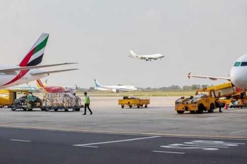 Tạm đình chỉ Kiểm soát viên không lưu về sự cố 2 máy bay suýt 'giao cắt' tại sân bay Nội Bài