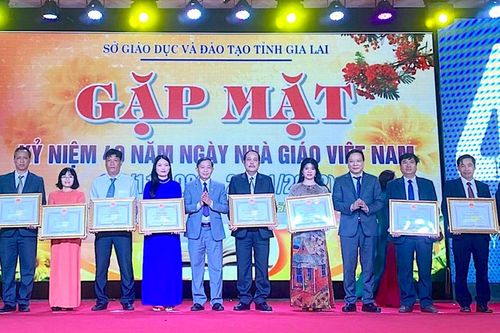 Người 'thắp lửa' thể thao học đường