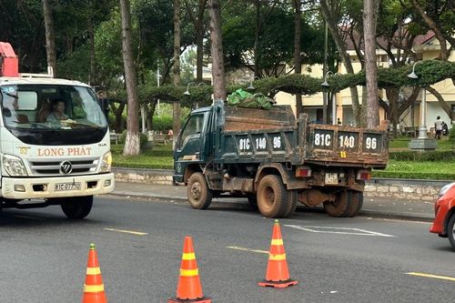 Pleiku: Xe máy tông trực diện xe tải, 1 người bị thương nặng